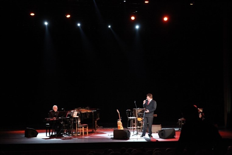 Bernard Sauvat Au Casino Du Liban